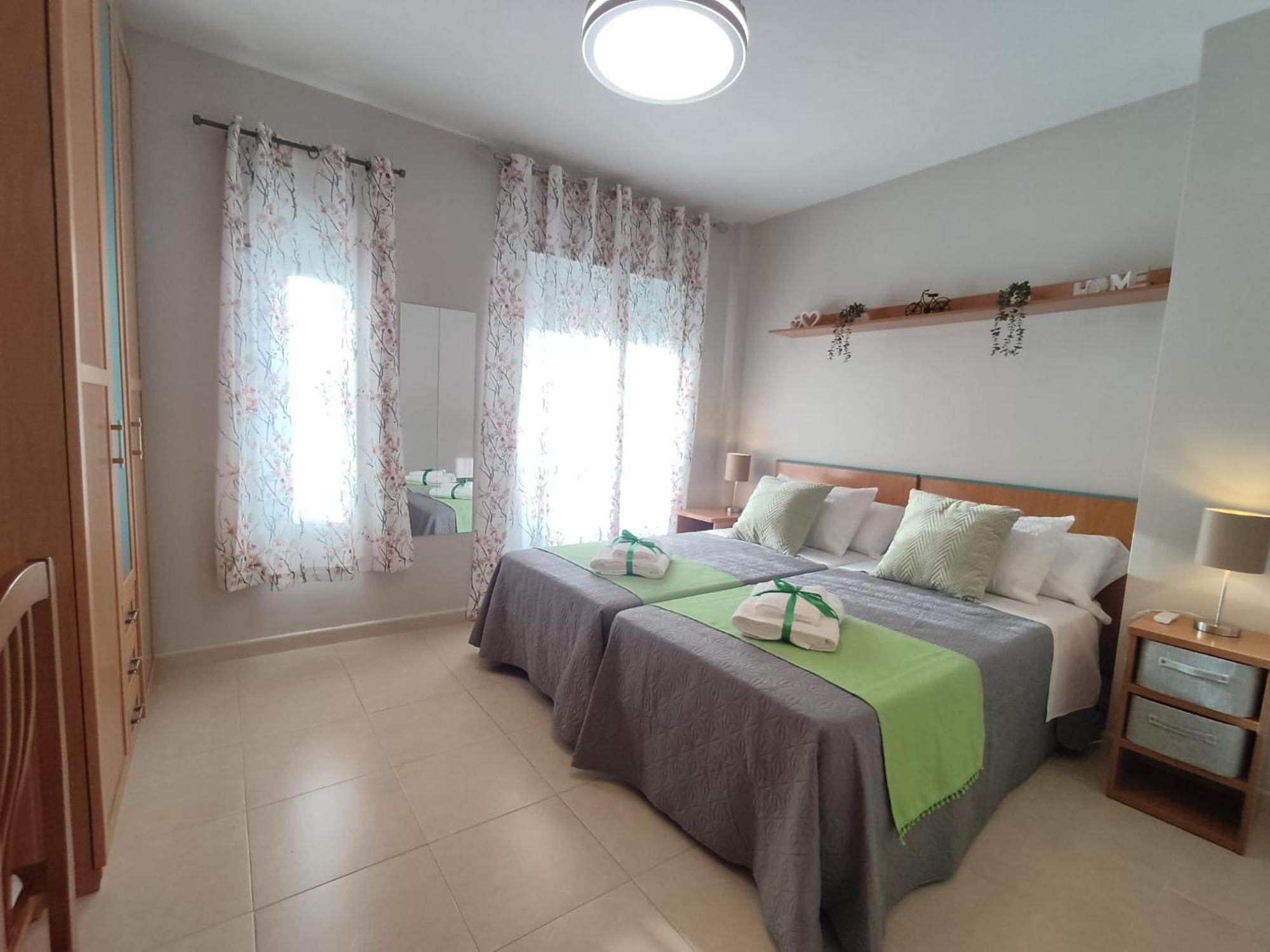 Celestina Apartment, Piscinas, Parking Gratis, A 5 Min De Torre Del Mar *