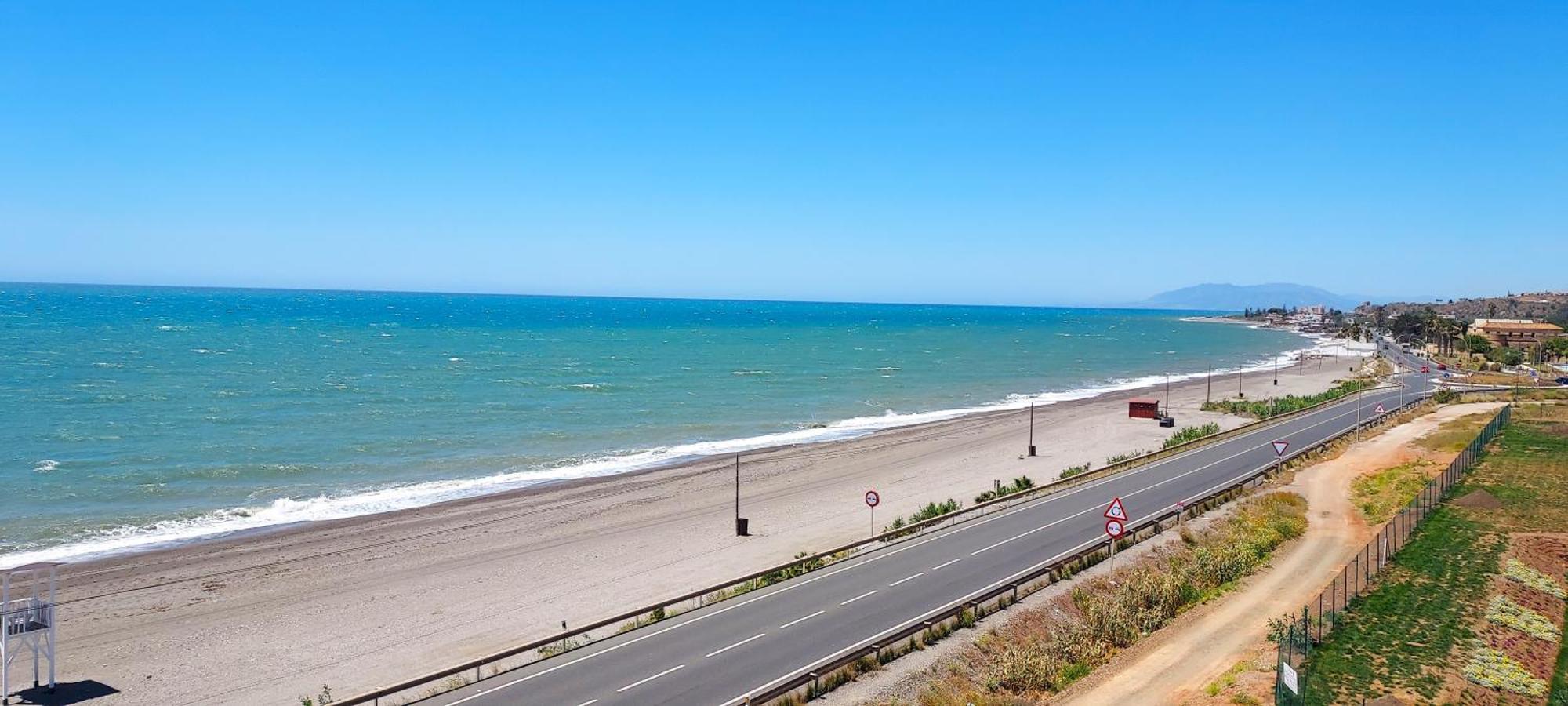 Celestina Apartment, Piscinas, Parking Gratis, A 5 Min De Torre Del Mar *